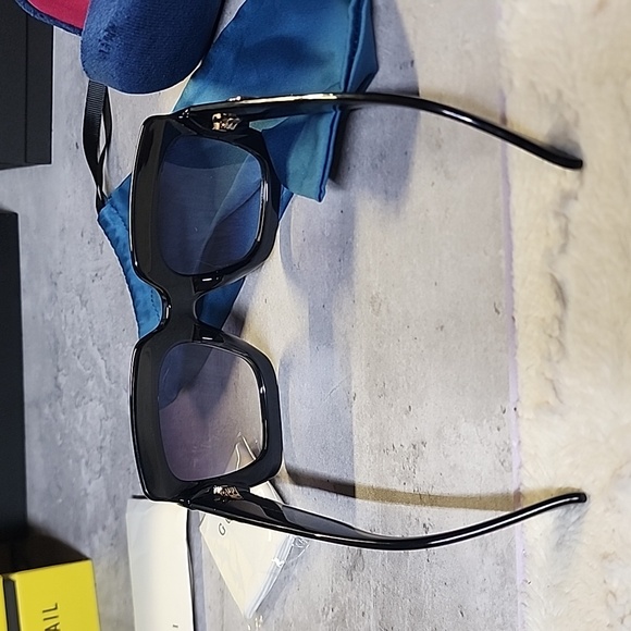 Gucci Sunglasses - Picture 6 of 11
